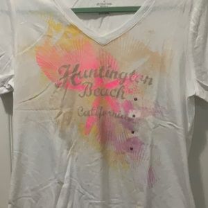3/$15🌻Sonoma Huntington Beach California Vneck Shirt